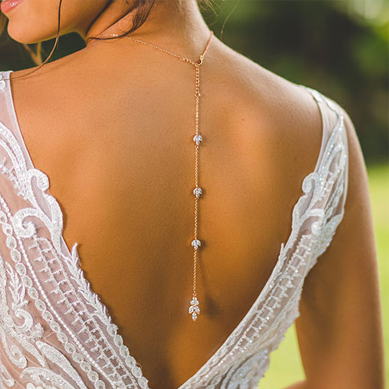 Body Jewelry For Backless Dress - Rijnstenen hanger met ketting aan de