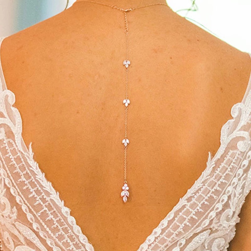 Body Jewelry For Backless Dress - Vrouwen rugketting met gouden kristallen bladhanger,