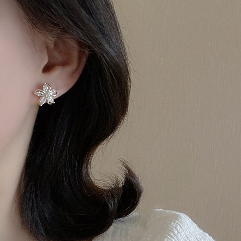 Sierlijke Bloem Stud Oorbellen - Helix Cartilage Ring recensie en prijs