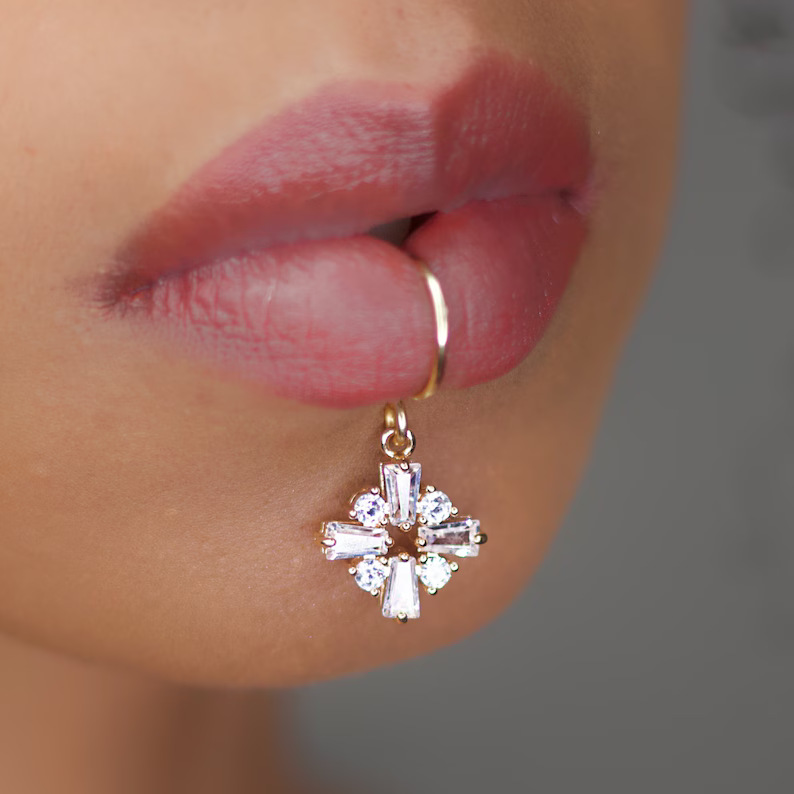 Luxe Gouden Kleur Bloemvorm Vr - Body Jewelry And Earrings recensie en prijs