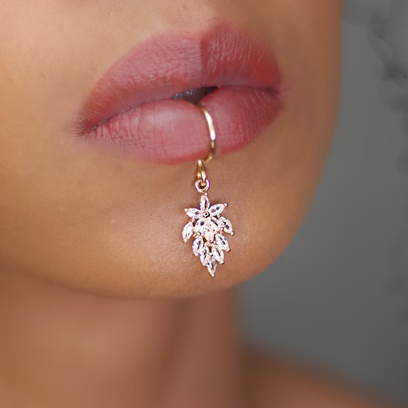 Luxe Gouden Kleur Bloemvorm Vr - Body Jewelry And Earrings recensie en prijs